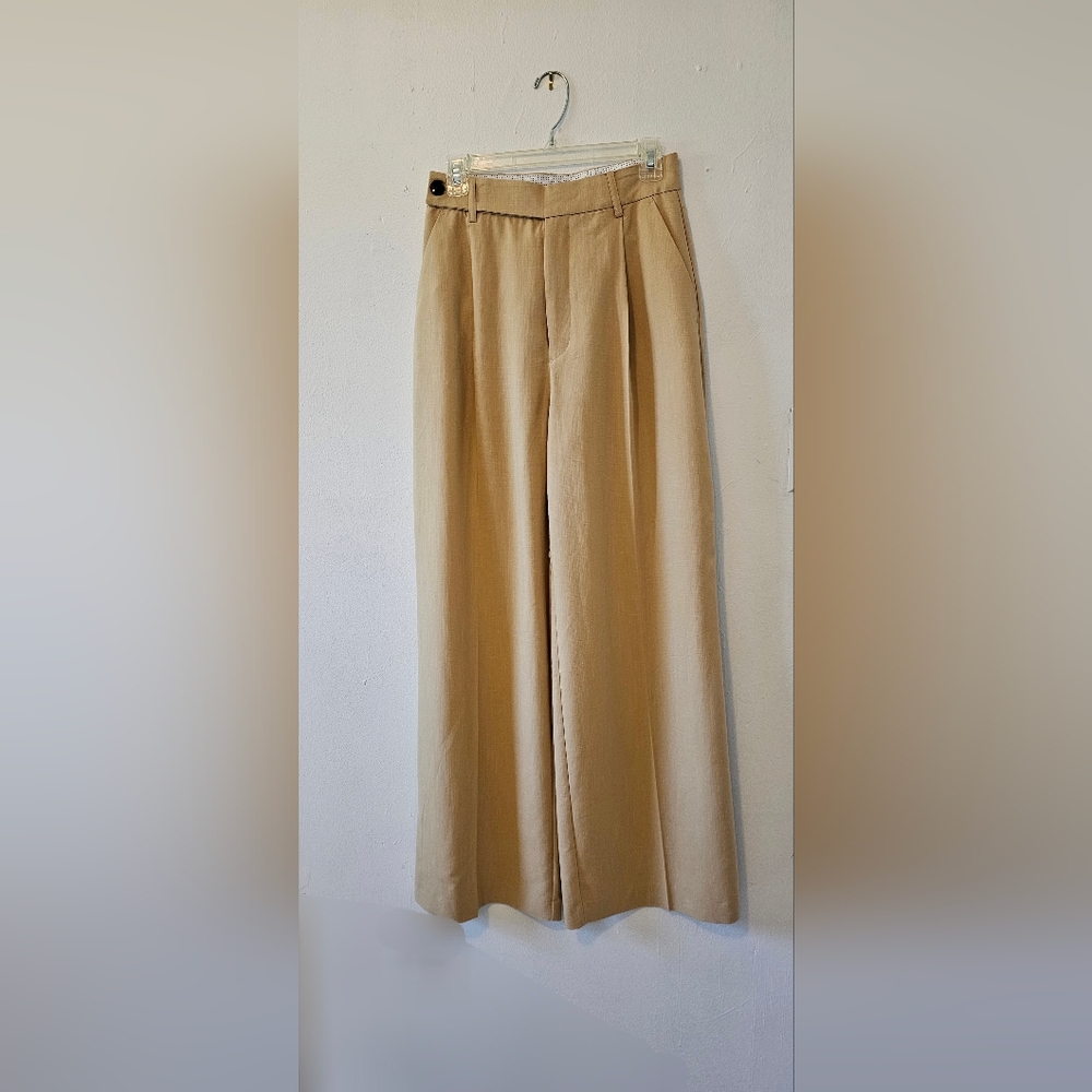 Wide-legged pants